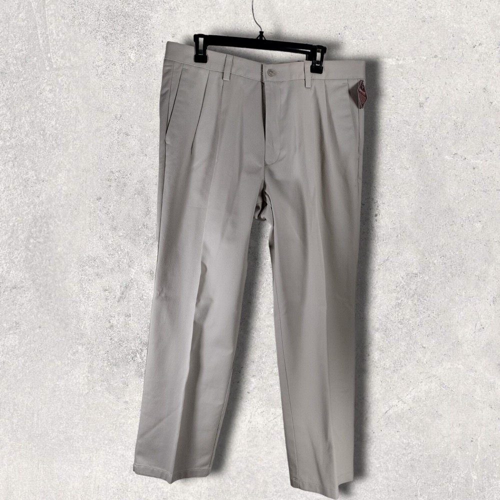 Dockers Men's White Dress Pants - Size W36 L30 - Classic Fit, Pleated, NWT